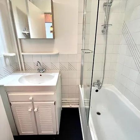 Apartment Nihal, Proche Zenith Avec Parking Et Balcon Caen