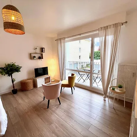 Apartment Nihal, Proche Zenith Avec Parking Et Balcon Caen