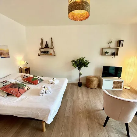 Nihal, Proche Zenith Avec Parking Et Balcon Apartment Caen